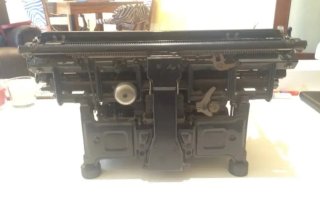 Máquina de escribir Hispano Olivetti M40