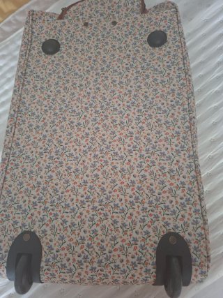 Maleta de cabina con estampado floral