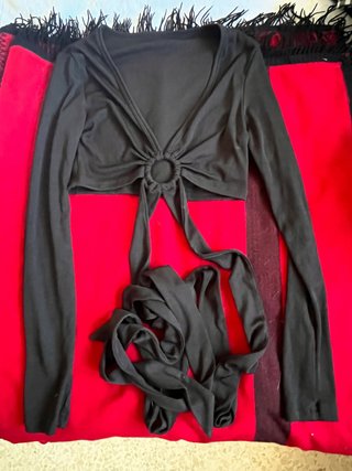 Blusa negra manga larga con aro y lazos