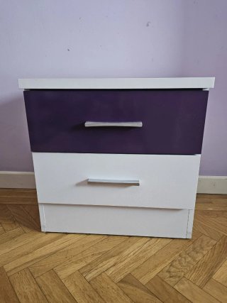 Cómoda Morada y Blanca