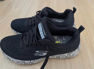 Skechers Mujer Negro/Multicolor