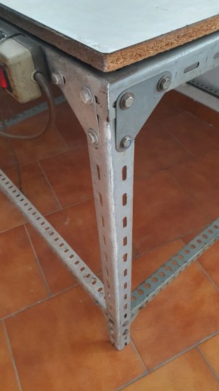 Mesa de trabajo metálica