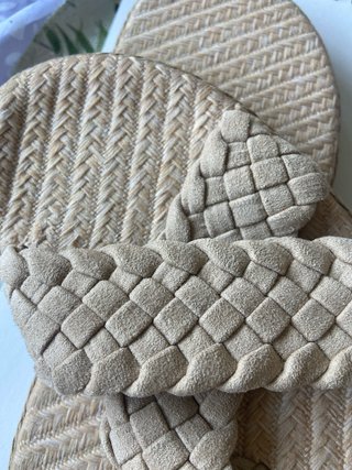 Zapatillas de casa beige tejidas