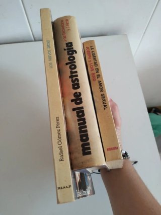 3 LIBROS VARIADOS
