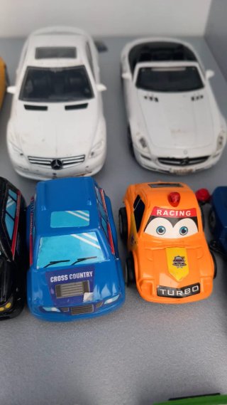 Lotto 28 Auto Disney Pixar e Burago 1/43