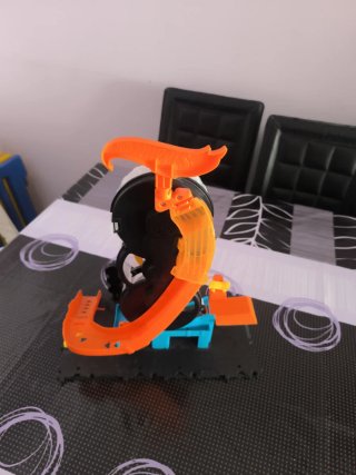 Hot Wheels Taller Super Twist