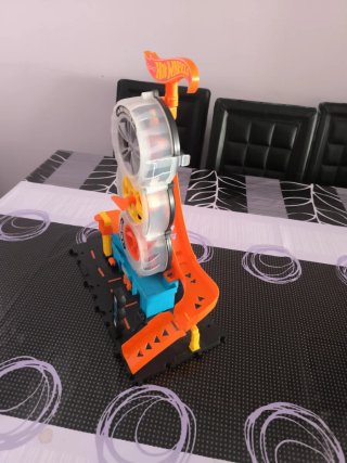 Hot Wheels Taller Super Twist