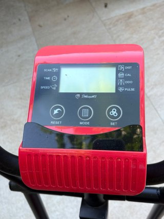 Elíptica roja y negra