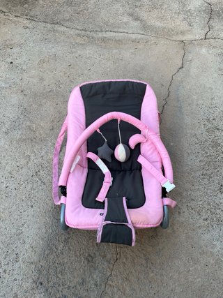 Hamaca para bebé rosa y negra