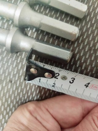 Cinceles y punteros para martillo neumático 4x6€