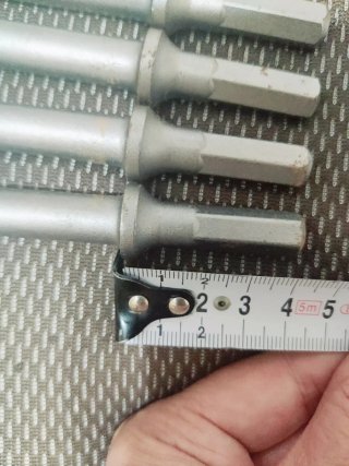 Cinceles y punteros para martillo neumático 4x6€