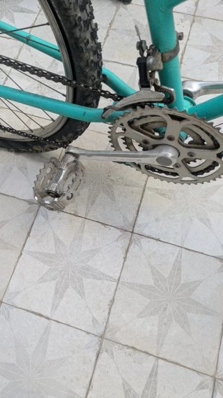 Bicicleta MTB color turquesa