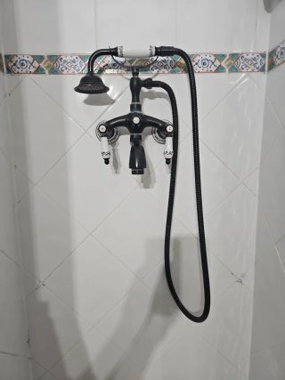 Grifo de ducha vintage negro y blanco