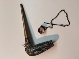 Parece una Pipa tradicional bereber con cadena
