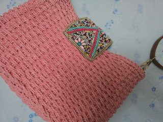 Bolso rafia rosa artesanal