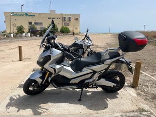 Honda X-ADV 750 Plata y Negra