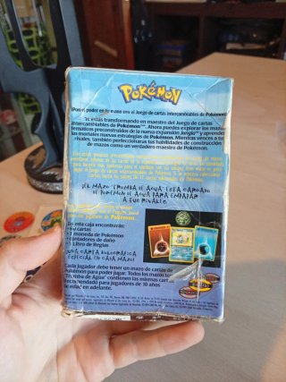Caja Pokémon Tromba de Agua + Accesorios