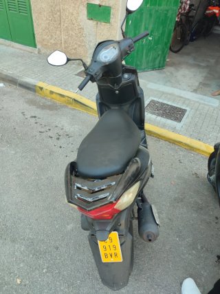 Moto Scooter SYM Negra