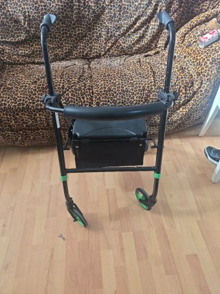 Andador Taka Taka con asiento y ruedas