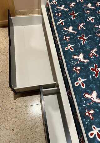 Cama con cabecero y almacenaje