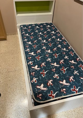 Cama con cabecero y almacenaje