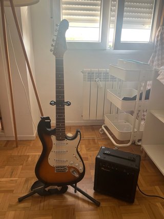 Guitarra Eléctrica Rochester + Amplificador