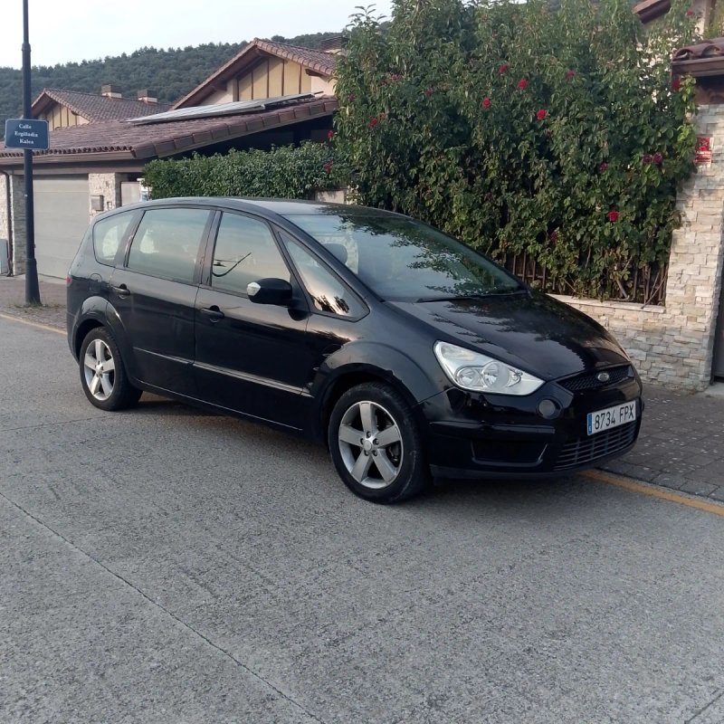 Ford S-MAX - foto 1