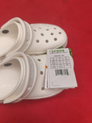 Zuecos Crocs blancos talla 33-34
