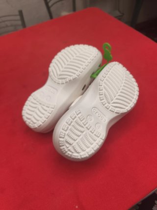 Zuecos Crocs blancos talla 33-34