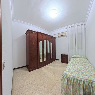 Piso en alquiler en Cruz Roja en Sevilla