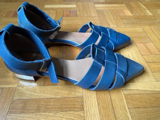 Sandalias cangrejeras azules