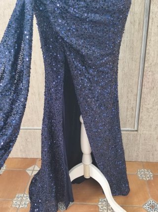 Vestido de fiesta azul con lentejuelas
