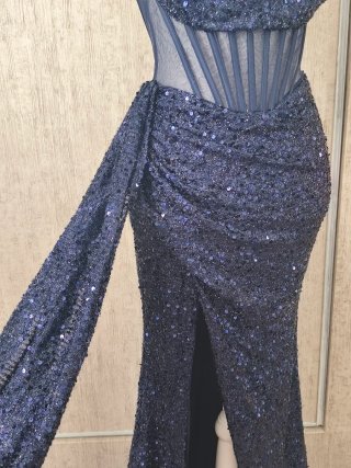 Vestido de fiesta azul con lentejuelas
