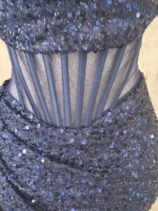 Vestido de fiesta azul con lentejuelas