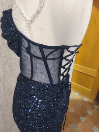 Vestido de fiesta azul con lentejuelas
