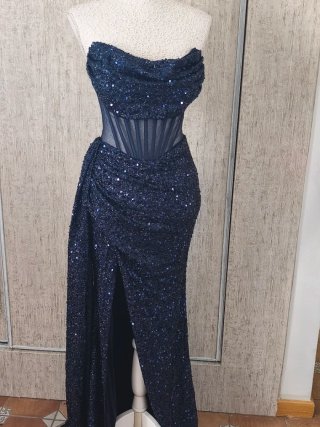 Vestido de fiesta azul con lentejuelas