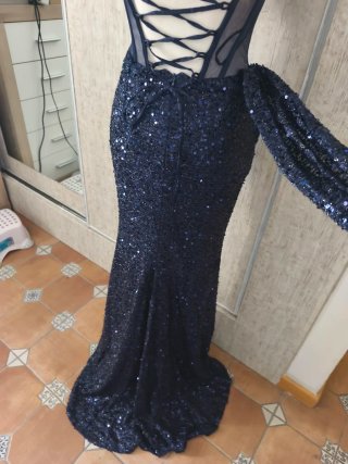 Vestido de fiesta azul con lentejuelas