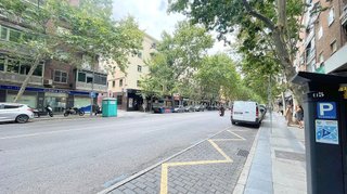 Local comercial en alquiler en Moscardó en Madrid