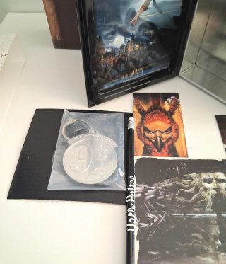 Lote Harry Potter: Maleta, Libro y Arte Foil