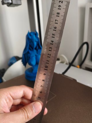 Busto mujer con túnica y cuernos