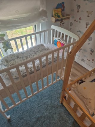 Cuna de bebé Asalvo. Con colchón, ropa de cama