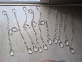 Lámpara de araña de metal y plástico