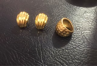 Anillo dorado ya pendientes chapados en oro