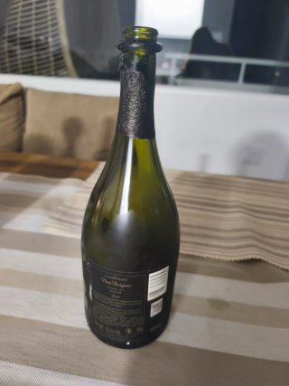 Botella Dom Pérignon Vintage 2015 vacía