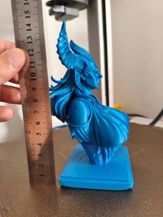 Busto Demonio Azul Plástico