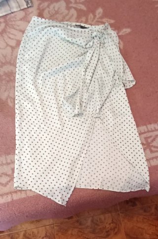 Falda Zara lunares roja talla M