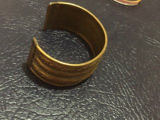 Pulsera bronce con diseño grabado