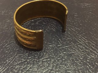 Pulsera bronce con diseño grabado