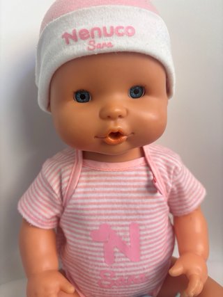 Nenuco con ropa y biberón original