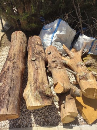 Leña para chimenea o barbacoa
